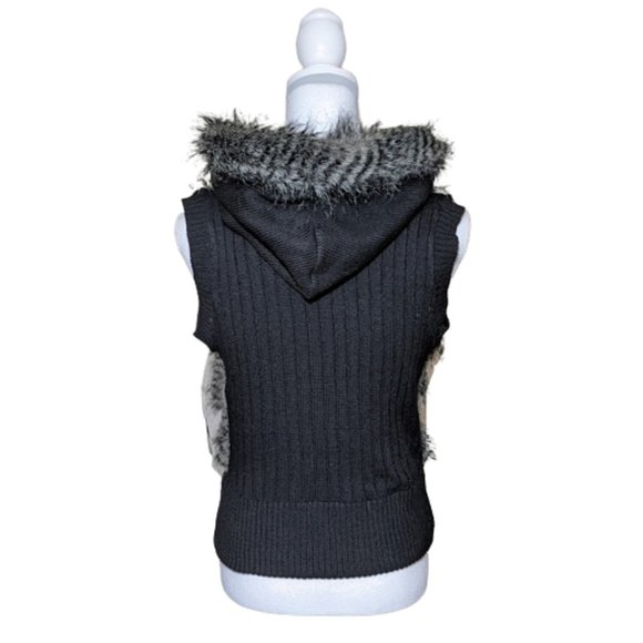 MISS LONDON Faux Fur Vest with Hood NEW - Picture 6 of 8